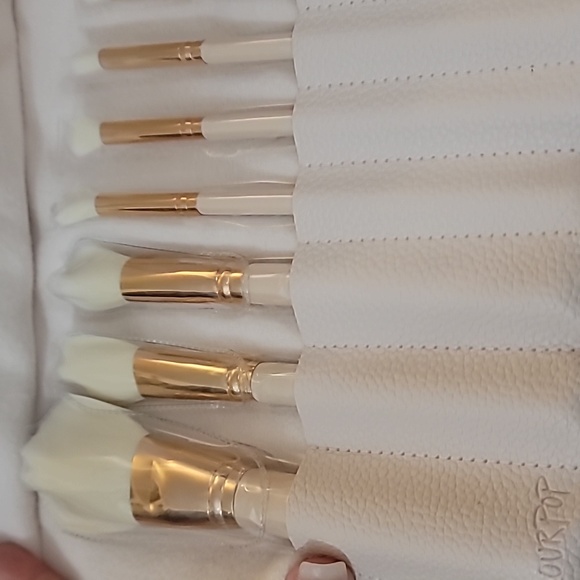 Colourpop - Picture 2 of 4